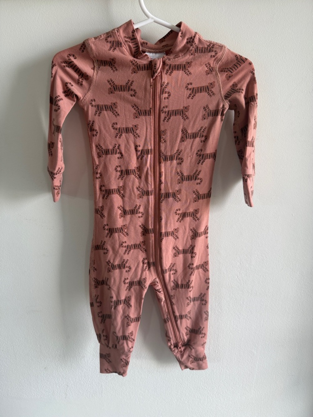 Hanna Andersson 6-12m Dusty Rose Tiger Zip One-Piece